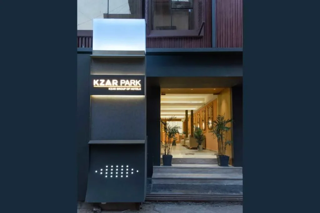 hotels around park street kolkata